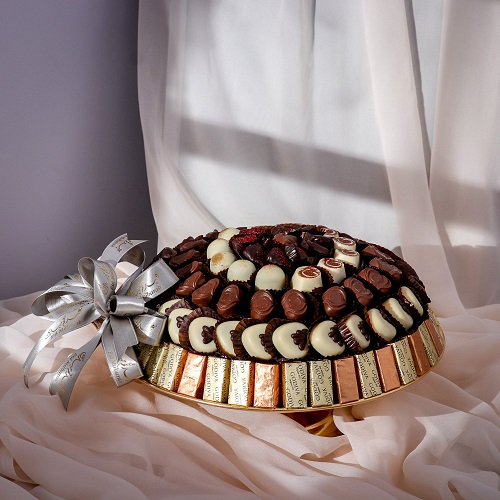 MOTIF TRAY WITH ASSORTED CHOCOLATE