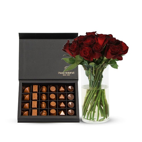 BLACK BACCARA ROSES WITH CHOCOLATE